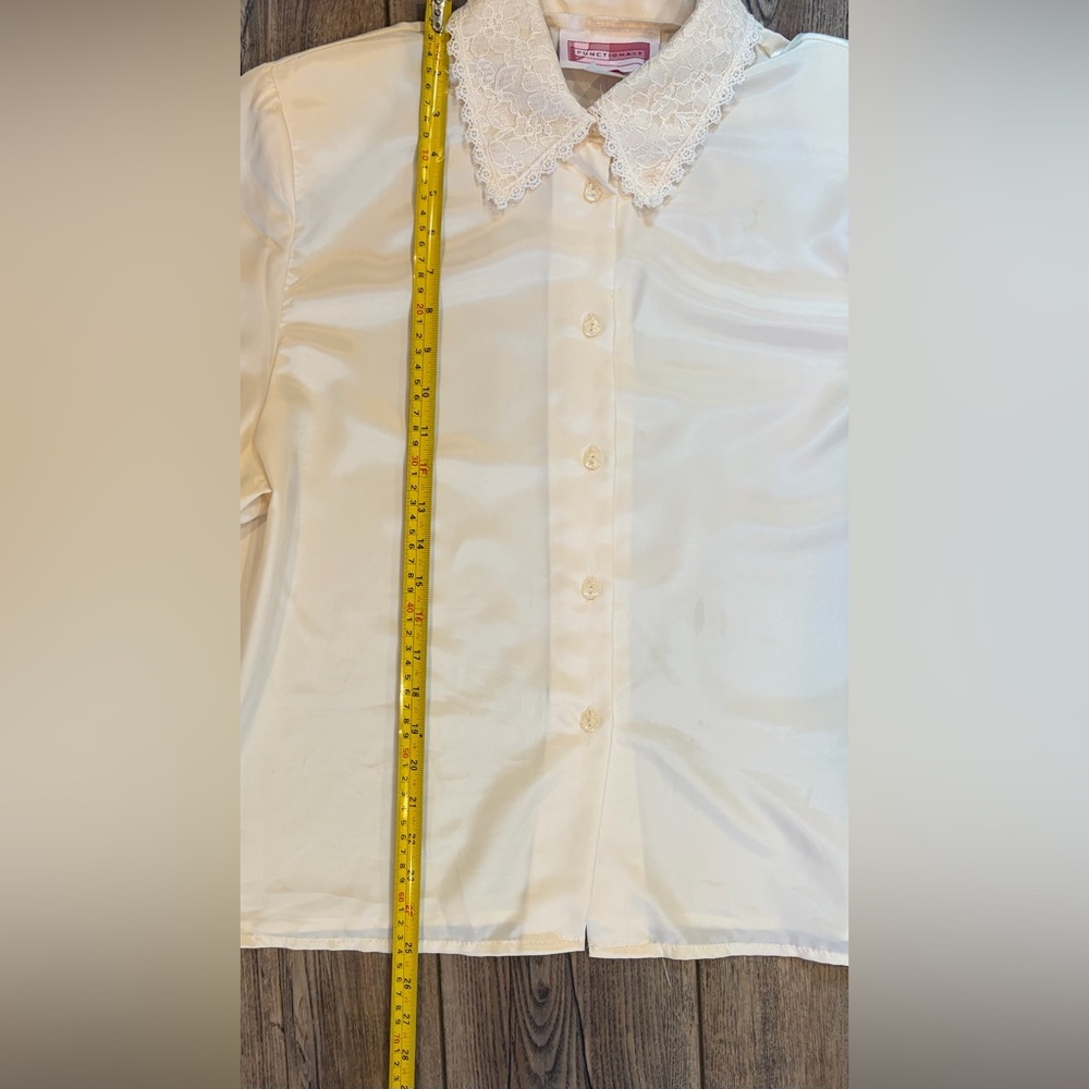 Vintage Cream Satin Blouse Lace Collar Short Sleeve Functional Sz 16 - Picture 8 of 9